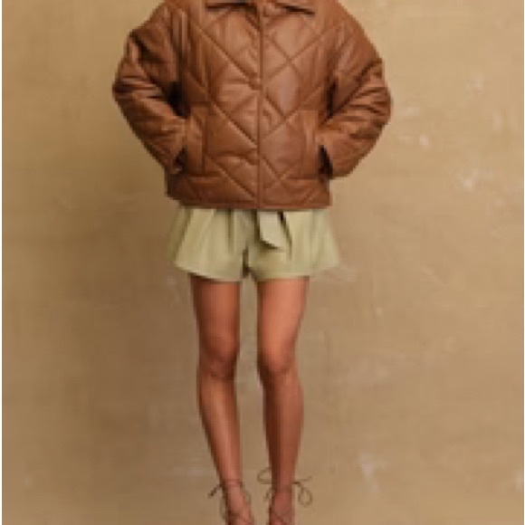 Elie Elie Tahari. Faux leather quilted coat featuring drop shoulder sleeves - Picture 4 of 6